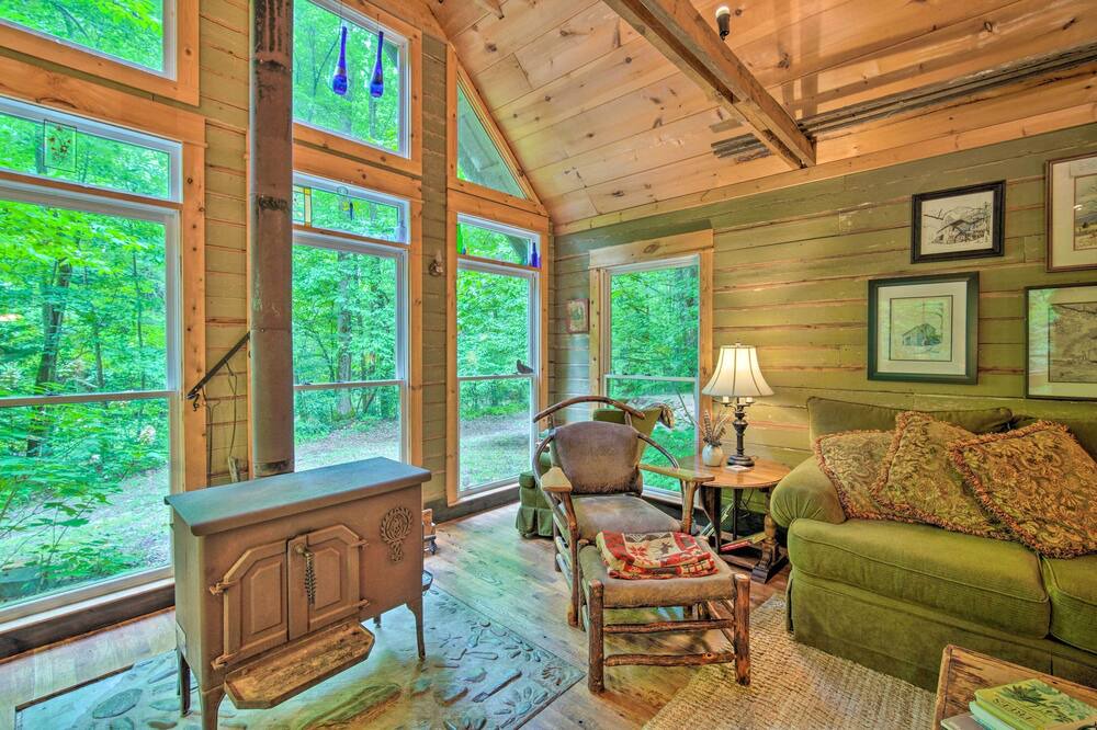 Photo of Livingroom in Chatsworth