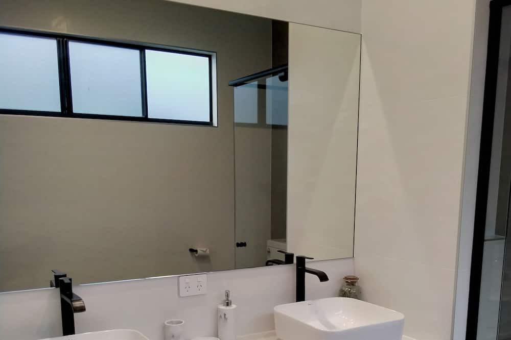 Photo of Bathroom in Pialba