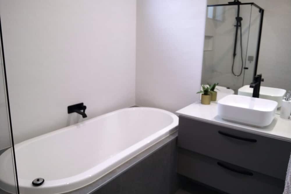 Photo of Bathroom in Pialba