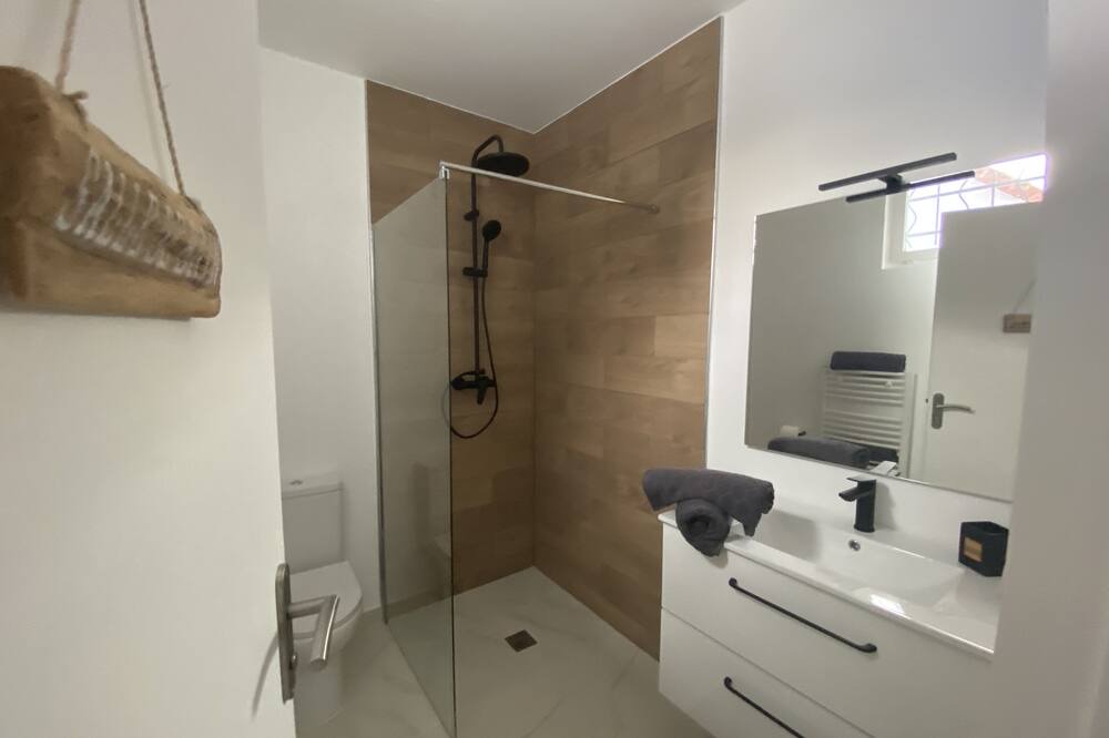 Photo of Bathroom in Chaumontel