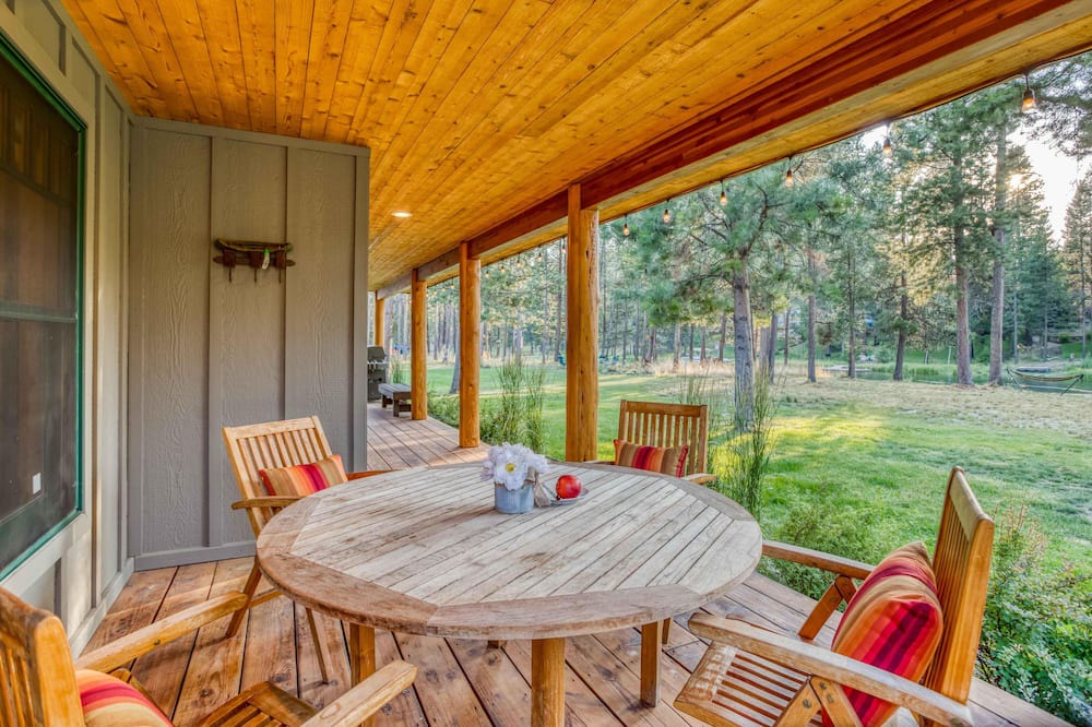 Photo of Patio Balcony in Oregon Water Wonderland