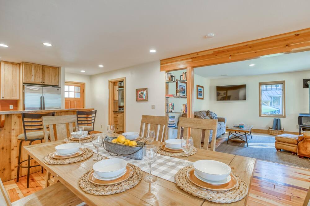 Photo of Kitchen in Oregon Water Wonderland