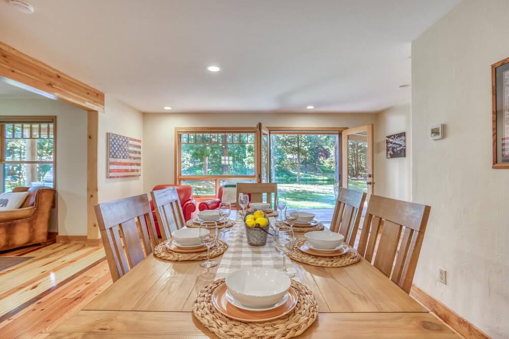 Photo of Kitchen in Oregon Water Wonderland