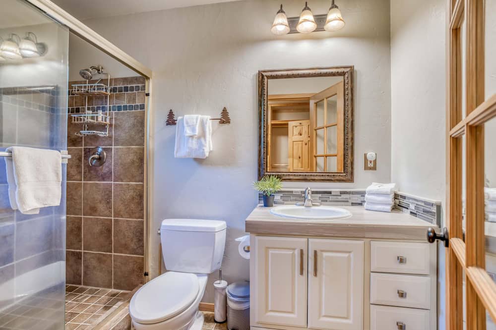 Photo of Bathroom in Oregon Water Wonderland