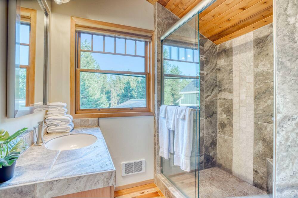 Photo of Bathroom in Oregon Water Wonderland