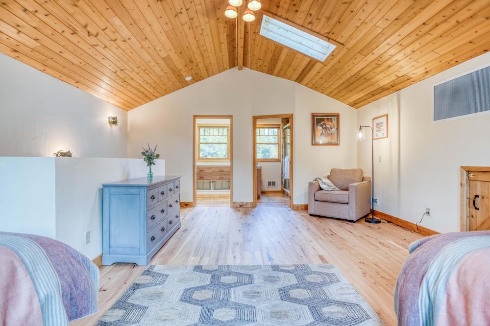 Photo of Bedroom in Oregon Water Wonderland