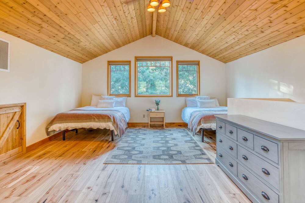 Photo of Bedroom in Oregon Water Wonderland