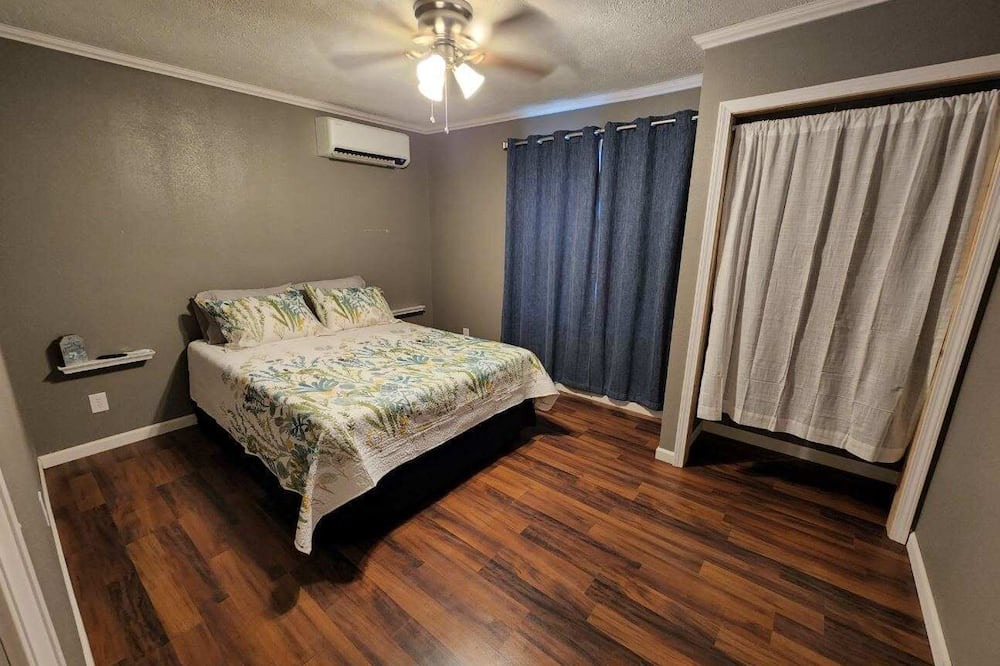 Photo of Bedroom in Mammoth Spring