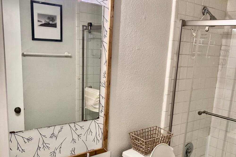 Photo of Bathroom in Garden Oaks
