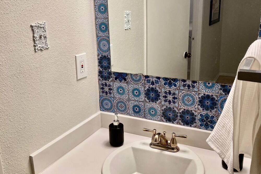 Photo of Bathroom in Garden Oaks