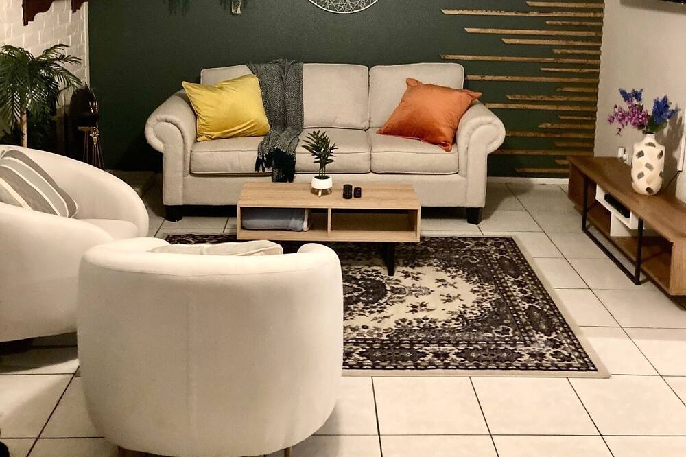 Photo of Livingroom in Garden Oaks