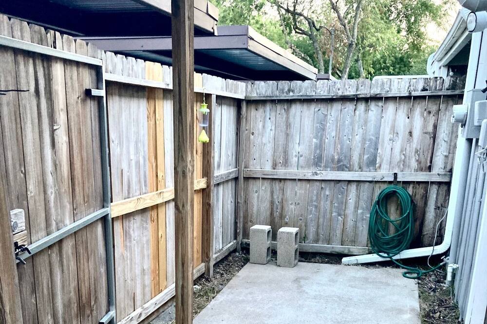 Photo of Patio Balcony in Garden Oaks