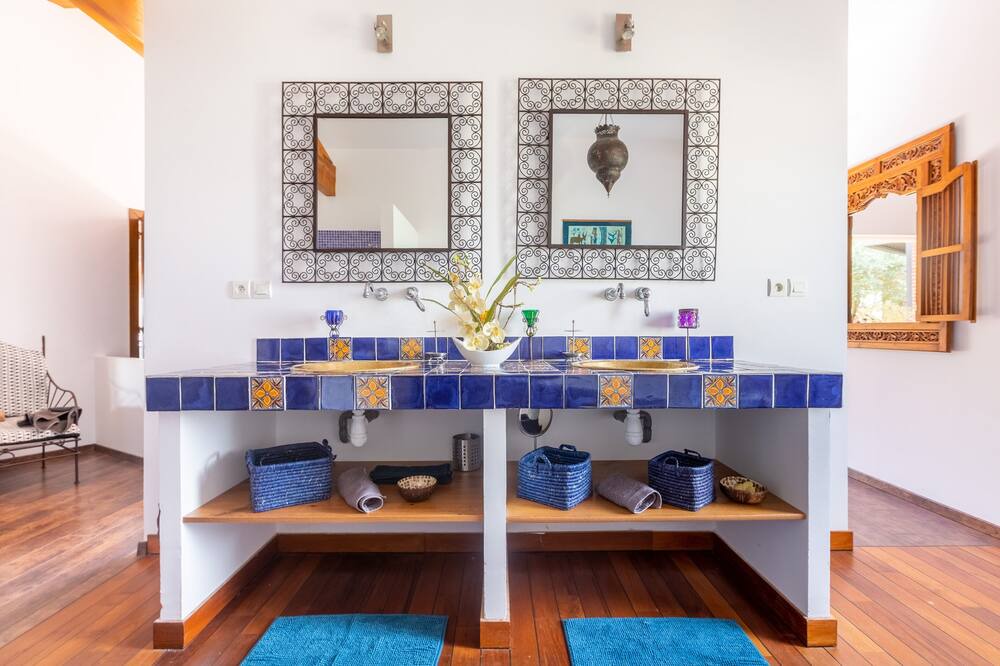 Photo of Bathroom in Castin