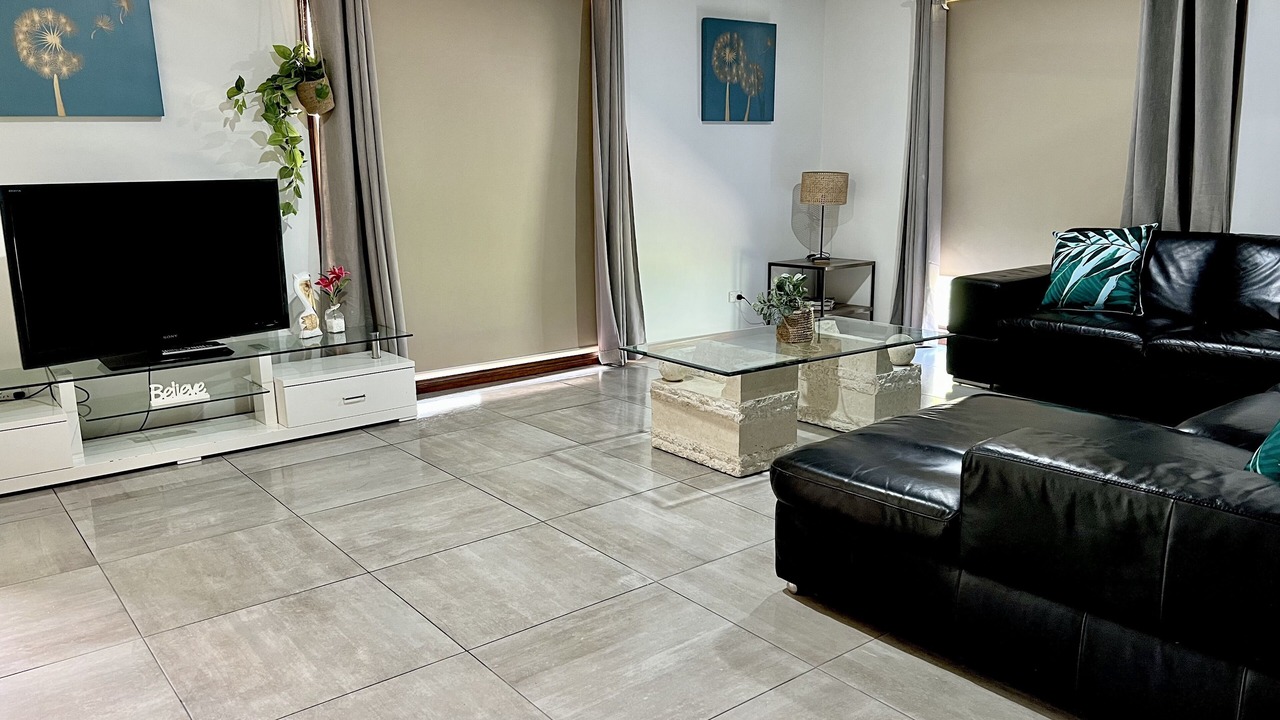 Photo of Others in Lemon Tree Passage