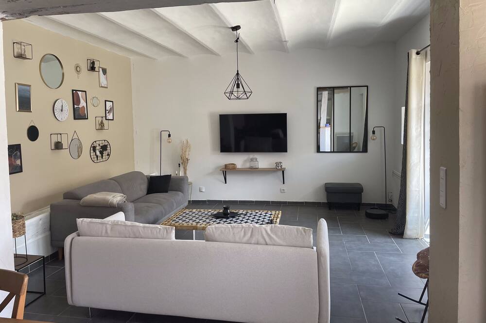 Photo of Livingroom in Saint-Laurent-la-Gatine