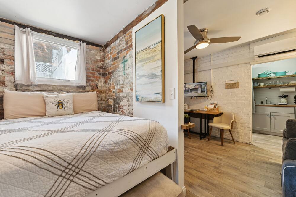 Photo of Bedroom in Metropolitan