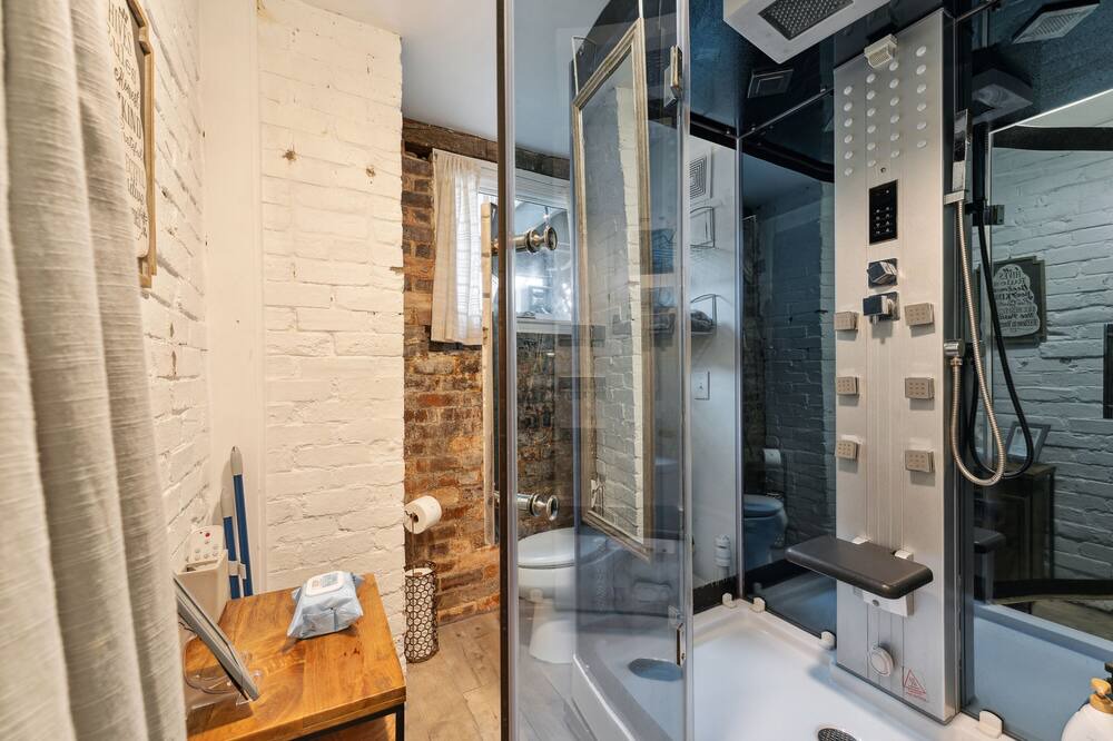 Photo of Bathroom in Metropolitan