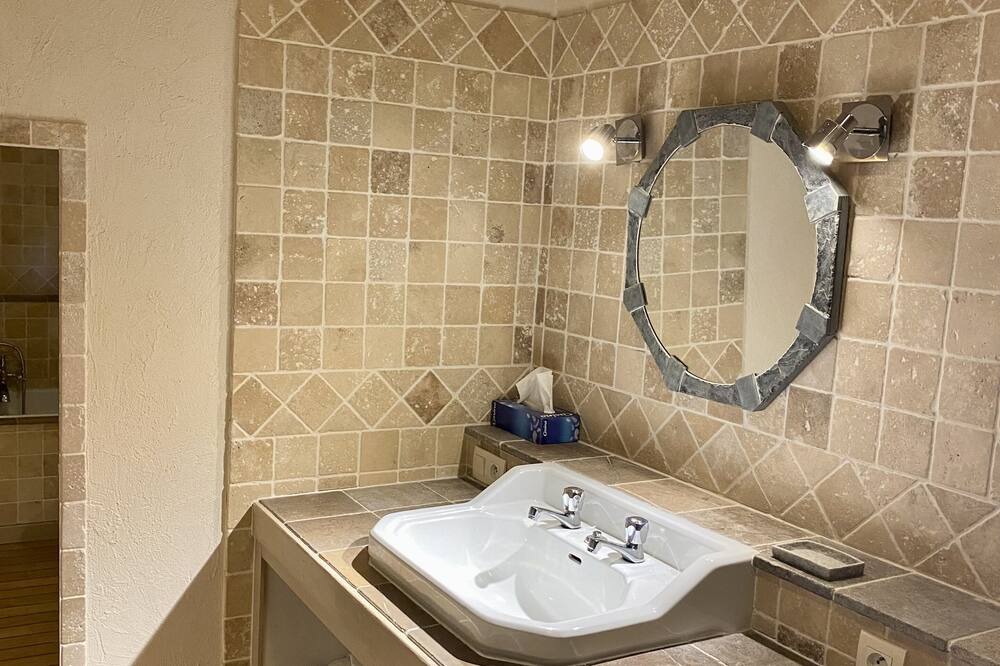 Photo of Bathroom in Brassac