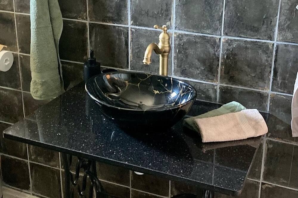 Photo of Bathroom in Azillanet