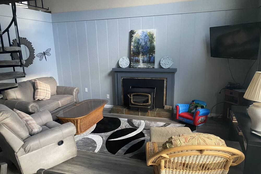 Photo of Livingroom in Town of Concord