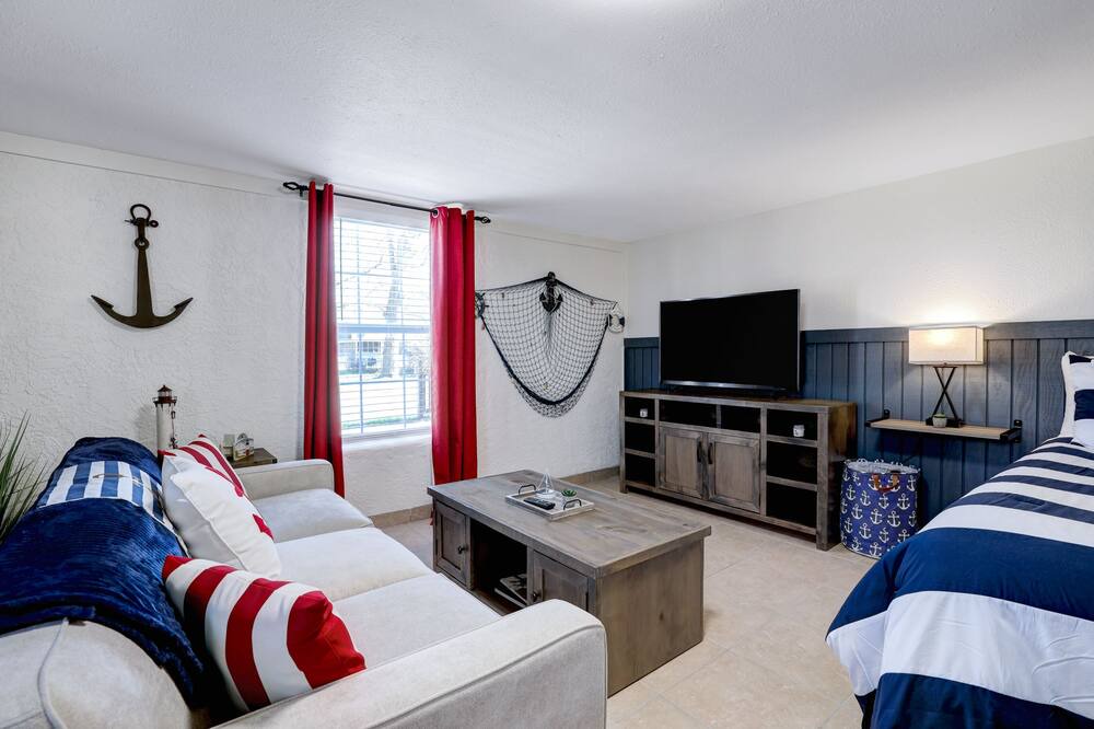 Photo of Livingroom in McQueeney