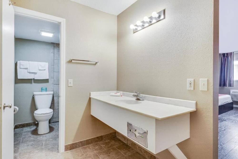 Photo of Bathroom in Elk City