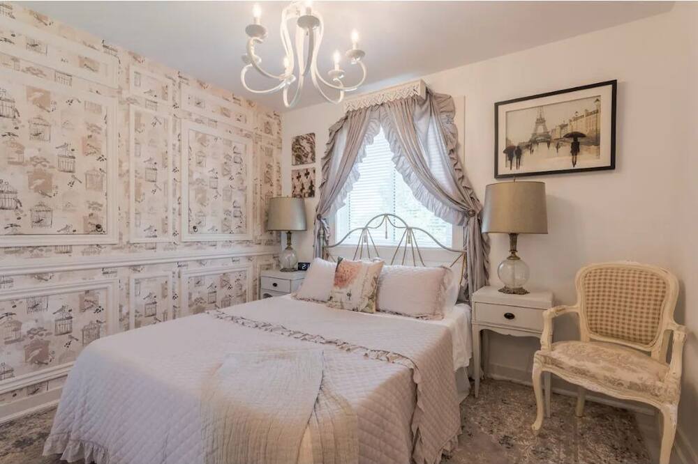 Photo of Bedroom in Greater Napanee