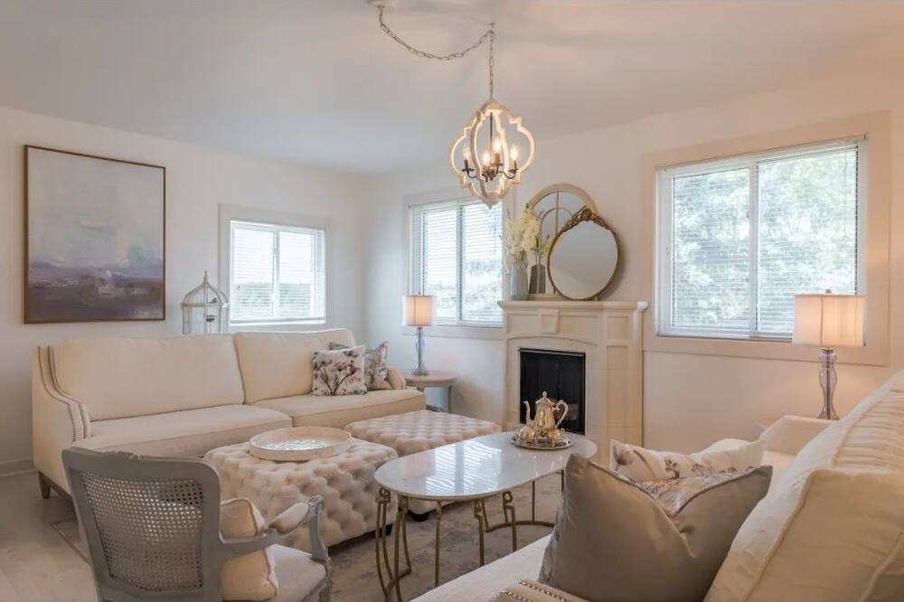 Photo of Livingroom in Greater Napanee