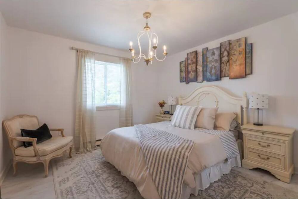 Photo of Bedroom in Greater Napanee