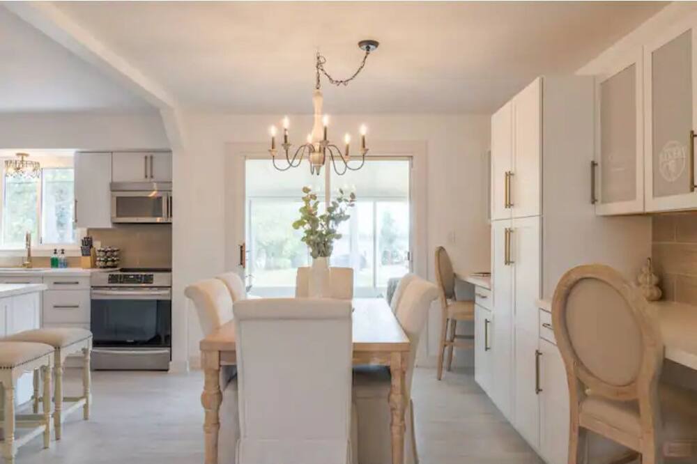 Photo of Livingroom in Greater Napanee