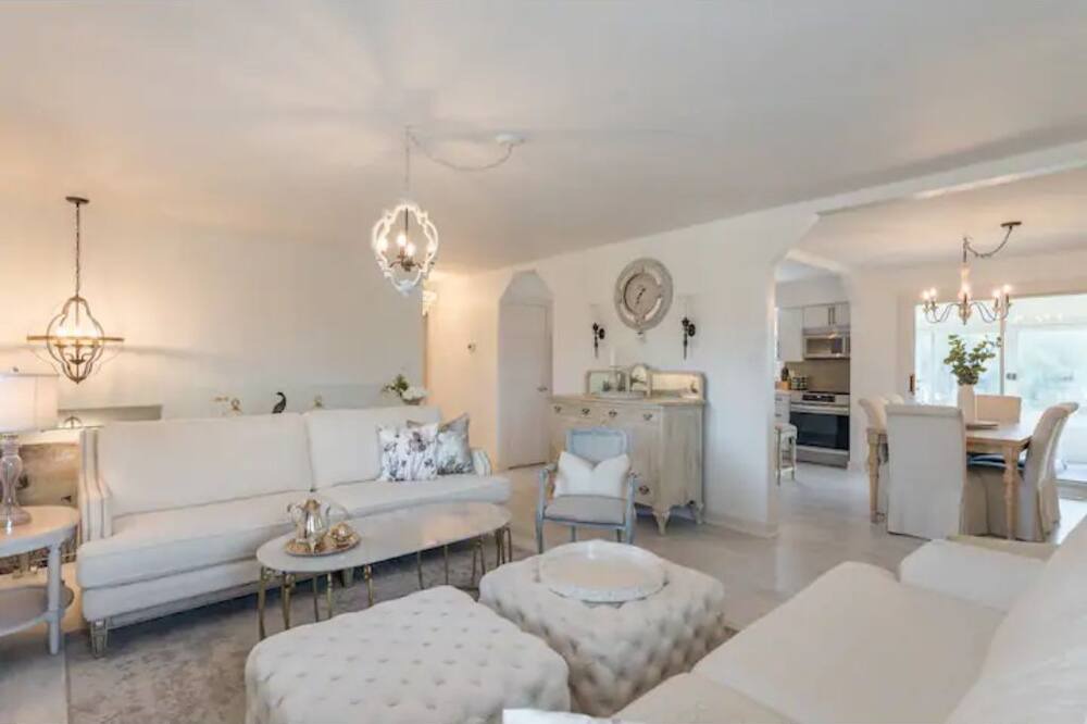 Photo of Livingroom in Greater Napanee