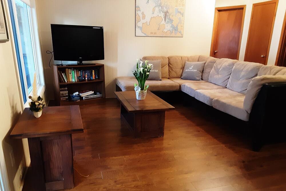 Photo of Livingroom in Port McNicoll