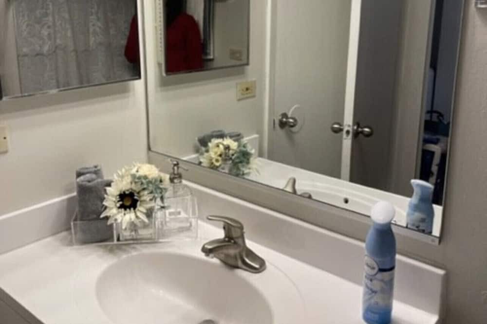 Photo of Bathroom in Lombard