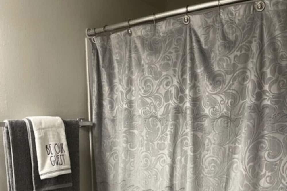 Photo of Bathroom in Lombard