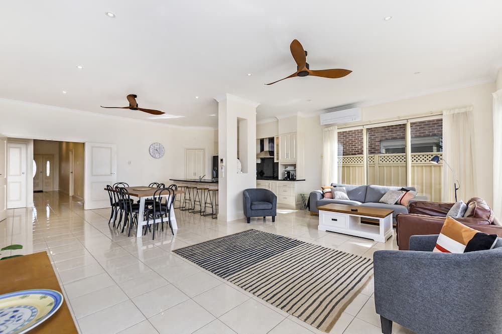 Photo of Livingroom in Portland North