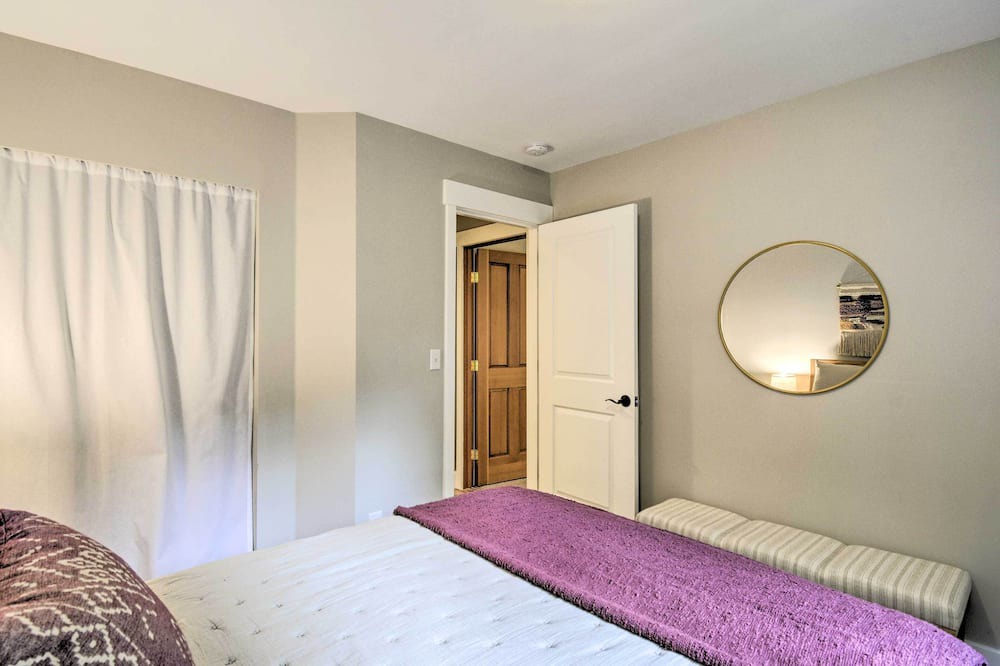 Photo of Bedroom in Suquamish