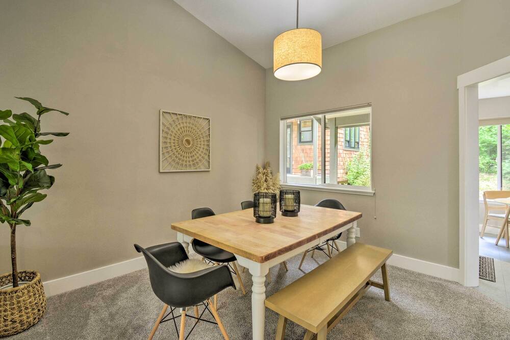 Photo of Livingroom in Suquamish