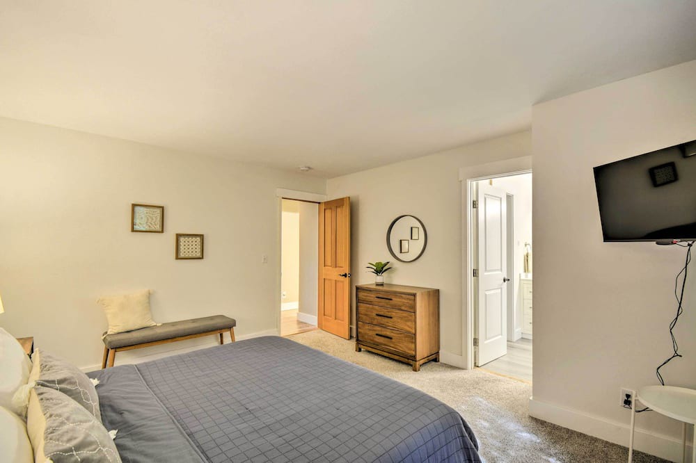 Photo of Bedroom in Suquamish