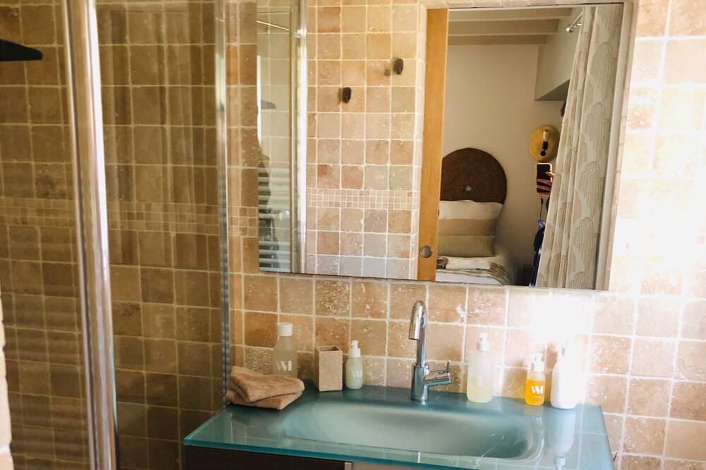 Photo of Bathroom in Maille