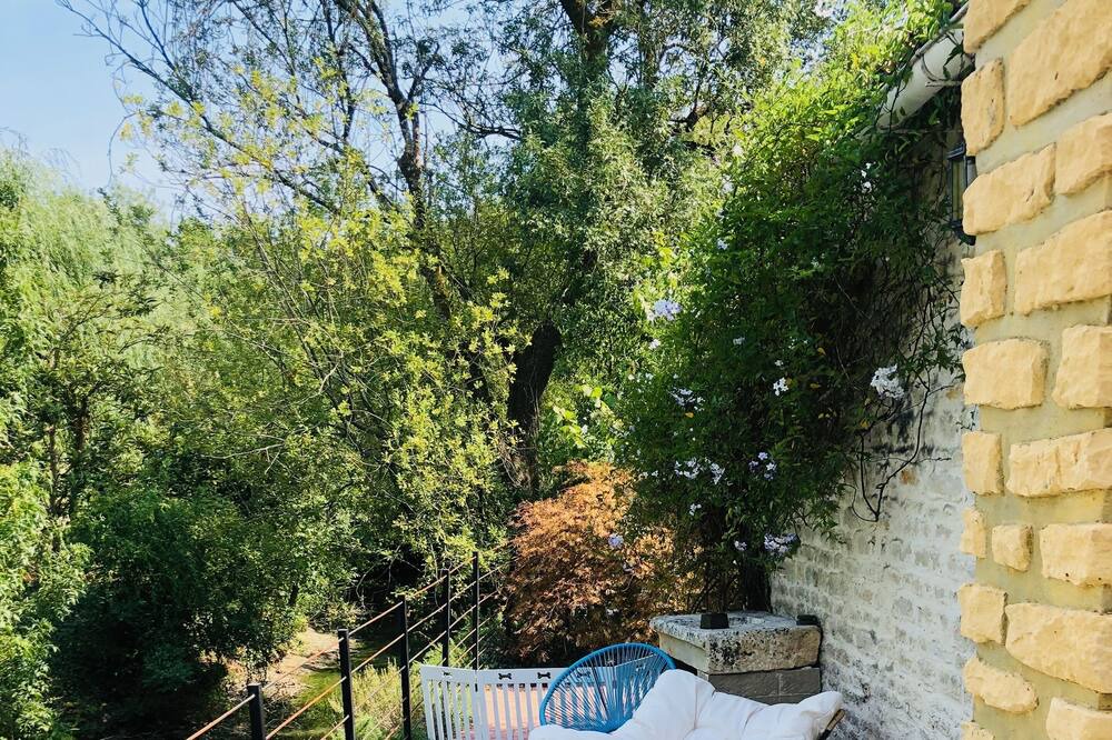 Photo of Patio Balcony in Maille