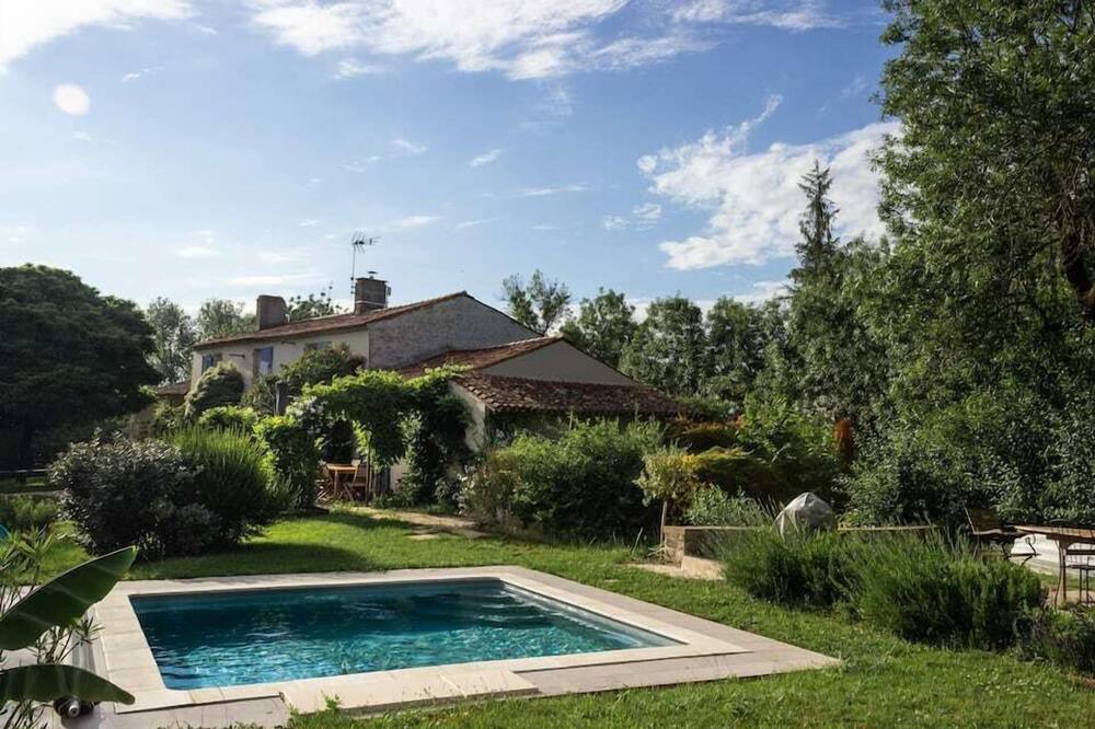 Photo of Outdoor in Maille