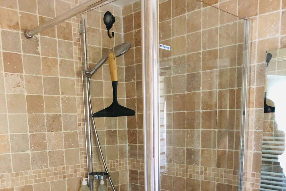 Photo of Bathroom in Maille