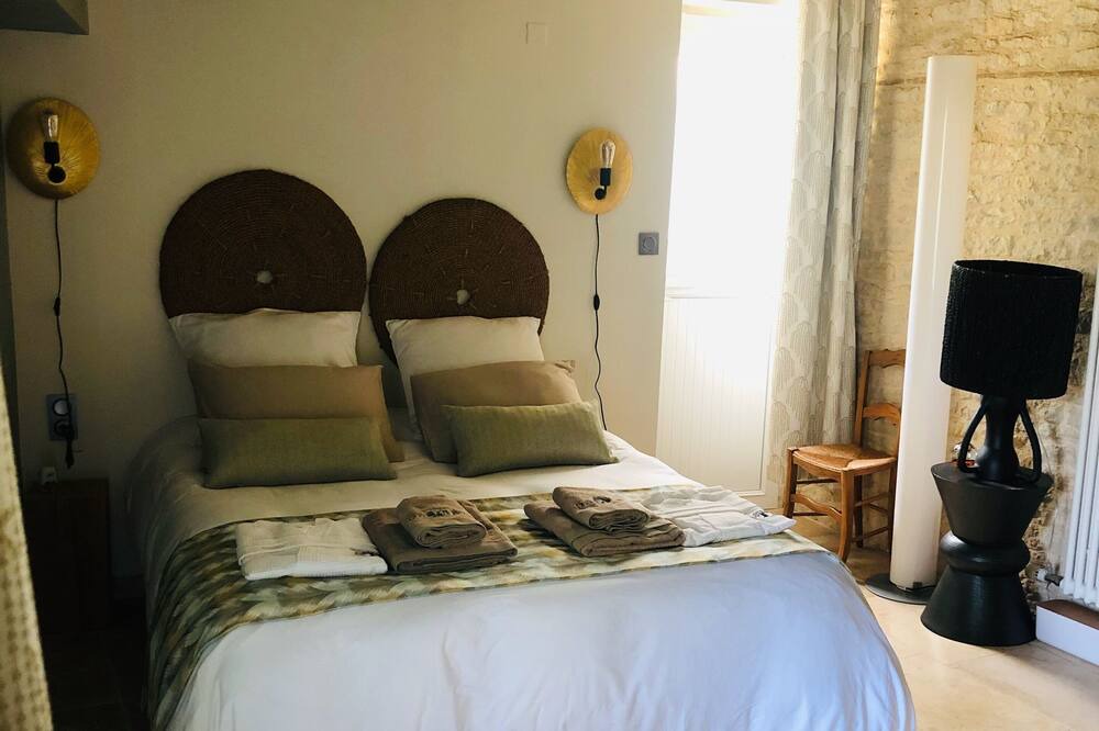 Photo of Bedroom in Maille