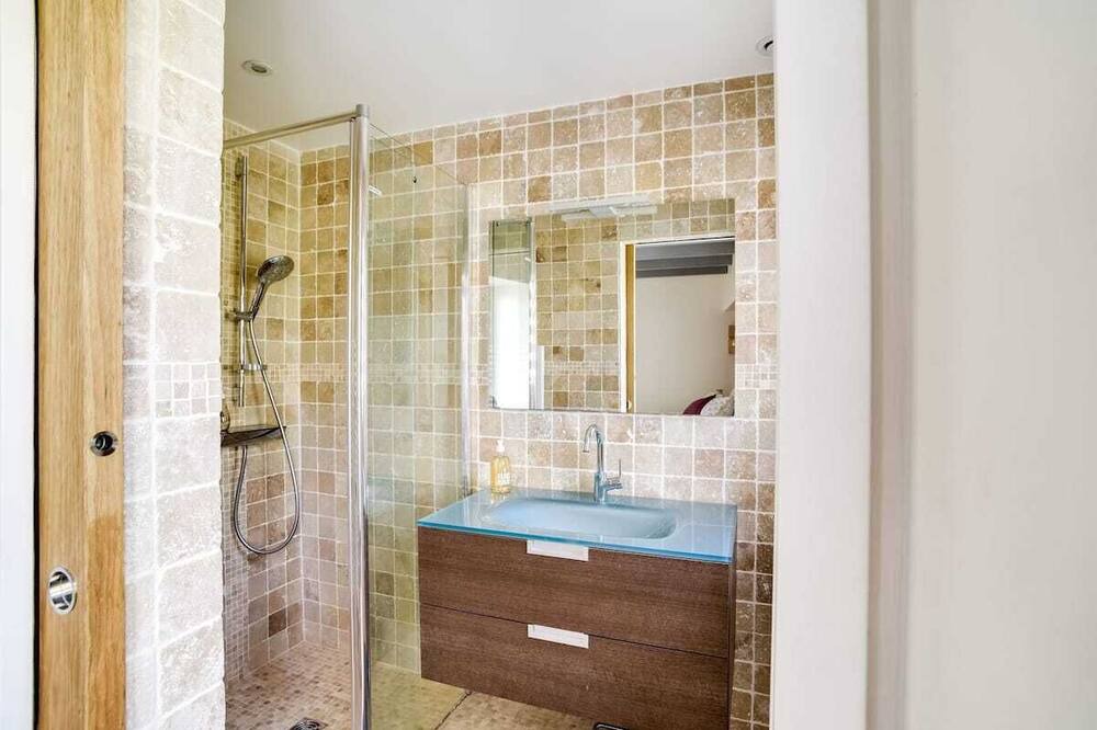Photo of Bathroom in Maille