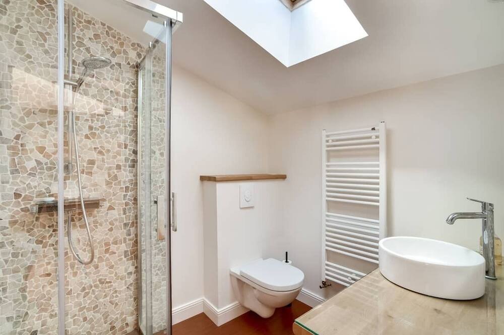 Photo of Bathroom in Maille