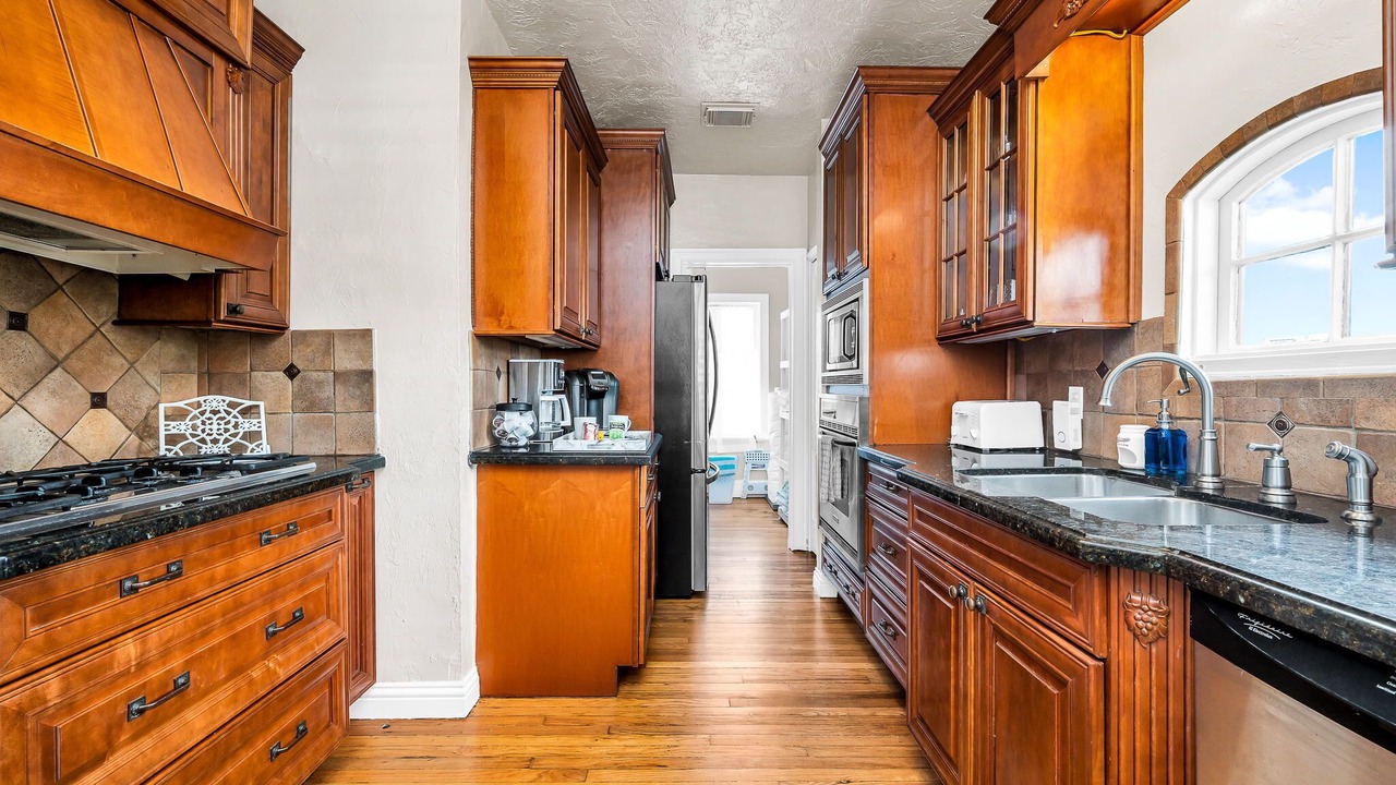 Photo of Kitchen in Flamingo Parks