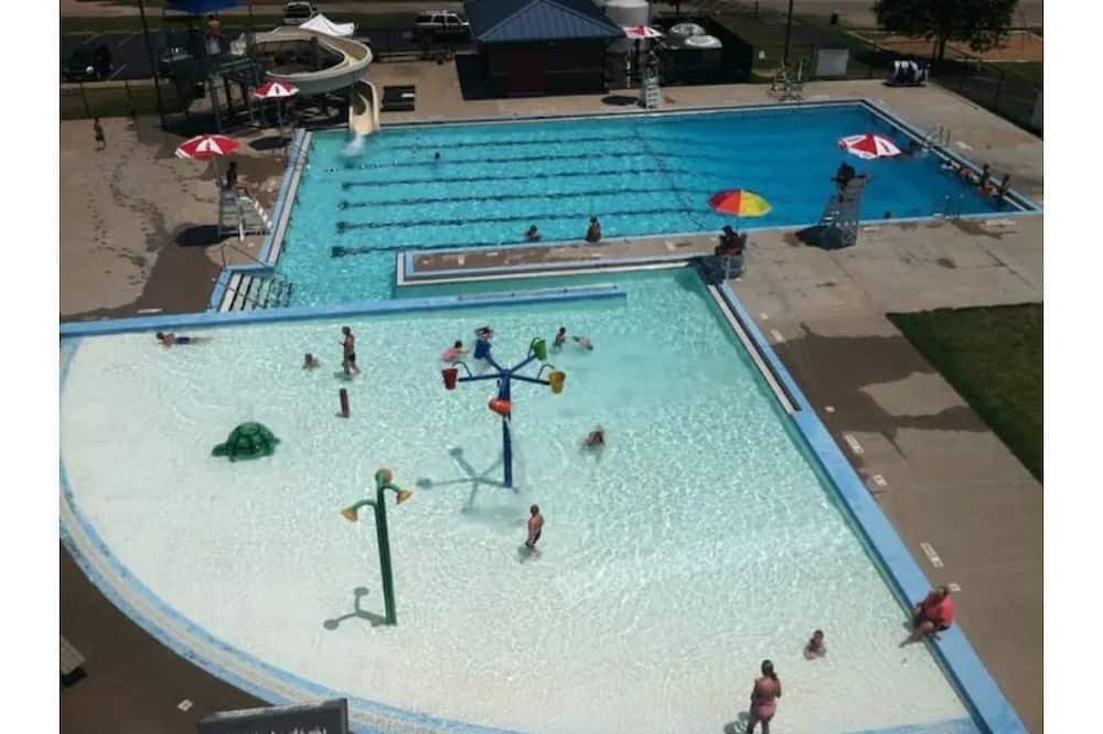 Photo of Outdoor in Squires