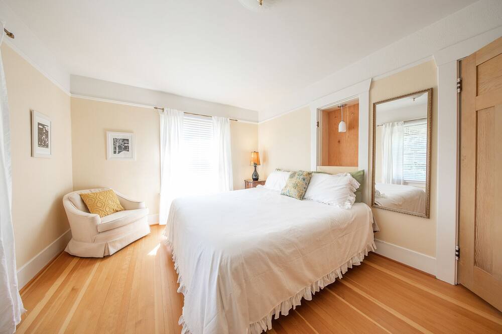 Photo of Bedroom in Sunset Hill