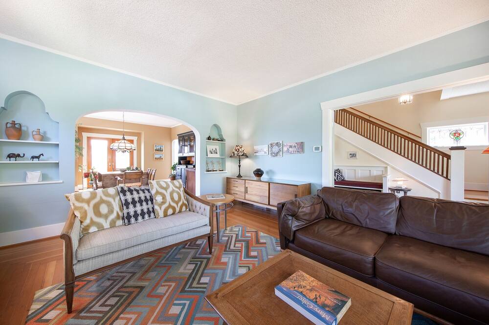 Photo of Livingroom in Sunset Hill