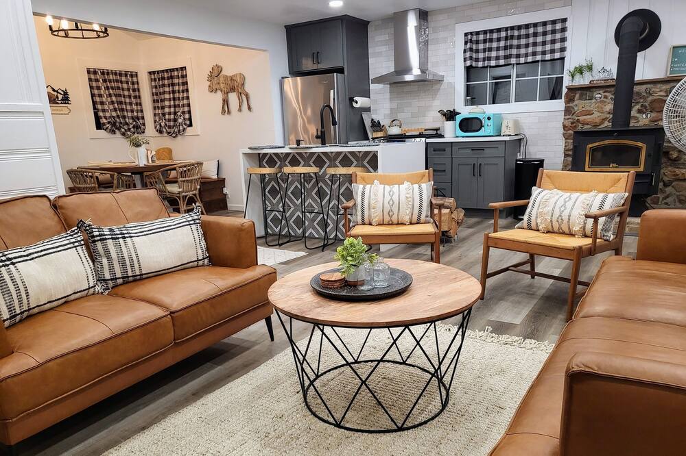 Photo of Livingroom in Cedarpines Park